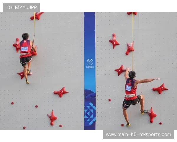 攀岩世界赛选手仅用三根手指撑住全身