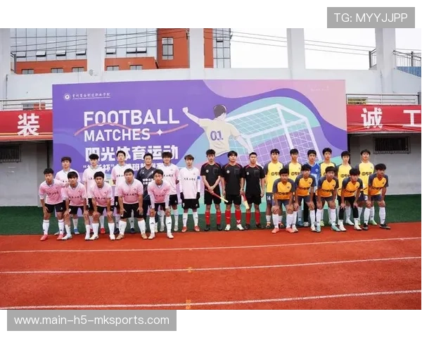 苏里南青少年足球夏令营持续火热,苏里南足球明星 苏里南青少年足球夏令营持续火热,苏里南足球明星