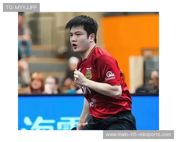 赛场竞争之外的友谊：樊振东与教练合影瞬间，樊振东的教练是谁呀