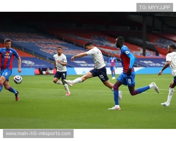 费兰·托雷斯接京多安传球，反越位破门