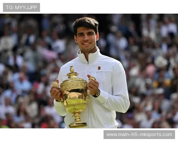 阿尔卡拉斯澳网捧杯达成全满贯,22岁西班牙巨星重返世界第一 阿尔卡拉斯澳网捧杯达成全满贯,22岁西班牙巨星重返世界第一